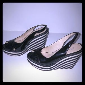Michael Kors b&w stripe wedge heels size 8